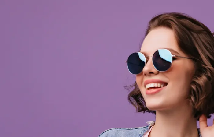 Image represent that women wearing best sunglasses for round face