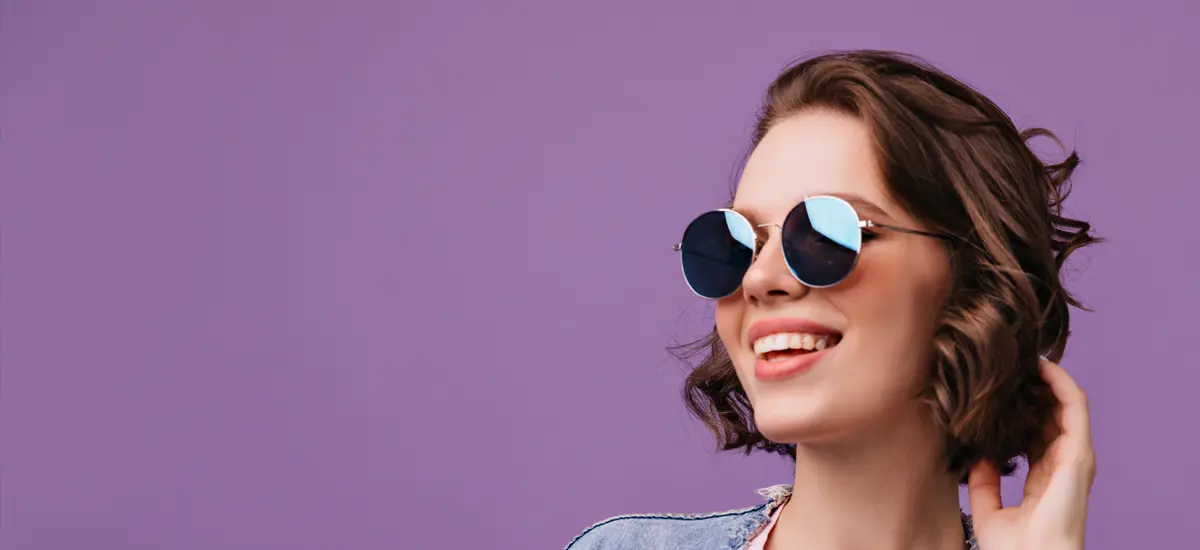 Image represent that women wearing best sunglasses for round face
